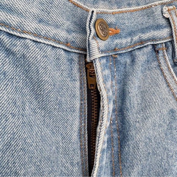 Vintage 90s Bill Blass Women’s High Rise Dad Denim Shorts | Sz 6P | Light Wash - Picture 6 of 9